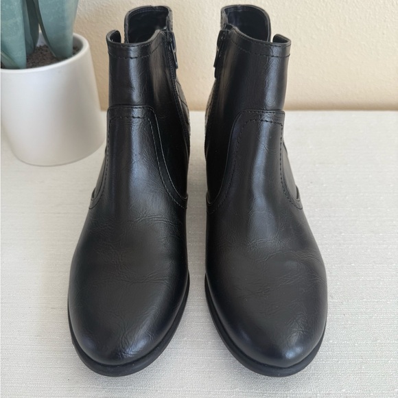 New Unisa Palize 3 Black Quilted Faux Leather Heeled Ankle Boots - Picture 2 of 13